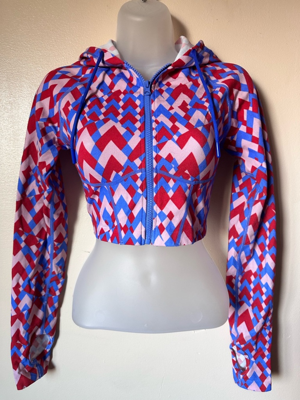 Forever 21 Geometric Zip Cropped Stretch Hoodie in Red, Blue & Pink